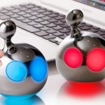 Blob и Flow два светящихся домашних питомца, любящих ласку