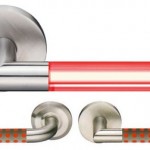 Дверная ручка с подсветкой, сообщающая что комната занята