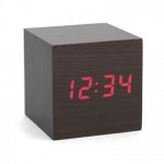 Минималистические часы в форме куба