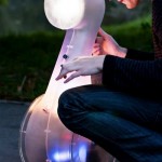 Робот Tvor, который хочет осветить весь мир вокруг себя