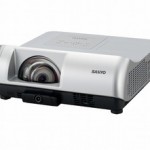 Новый проектор Sanyo  PLC-WL2503,  с ручкой позволяющий делать заметки на экране