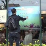 В кафе Starbucks установли интерактивные витрины