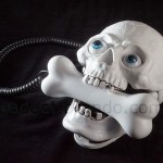 Jumping Eyes Skull, мрачный телефон для любителей эпатажа
