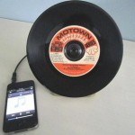 Портативная колонка с усилителем в виде виниловой пластинки