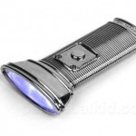 Плоский светодиодный фонарик, который удобно носить в карманах