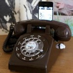 Док-станции для iPhone  в стиле телефонов с дисковым набором номеров