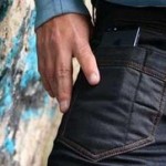 На джинсах WTFJeans V2 есть специальный карман для смартфонов