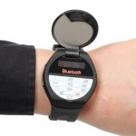 С помощью часов Thanko  Watch Hello  можно делать звонки как с мобильного телефона