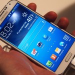 Samsung снижает объемы производства Galaxy S4 на 50%