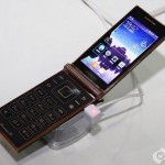 Samsung  W2014 — первая в мире раскладушка с процессором Snapdragon 800