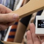 Бирка для вещей BitTag выводит цену товара в национальной валюте и bitcoin