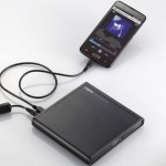 С помощью нового дисковода от  Logitec можно копировать песни с CD дисков напрямую на смартфон