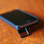 Чехол для смартфона CaseCam, позволит делать автопортреты с помощью откидывающего зеркала