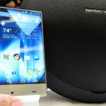 Безрамочный смартфон Aquos Crystal для японского и американского рынка