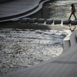 В Сеуле появились зарядные станции для смартфонов работающие от воды