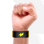 Браслет Pavlok со встроенным «электрошокером» поднимет вас с утра с постели