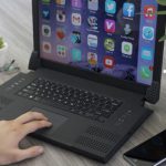 XFINITUM – гибридный ноутбук без «мозгов» который работает только в паре смартфонами