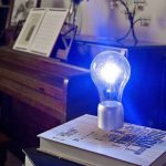 Левитирующая лампочка для рабочего стола