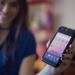 Eye – чехол для  iPhone со встроенным  Android смартфоном