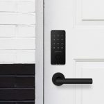 igloohome Smart Deadbolt 2S  — тонкий умный электронный замок