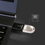 Lexar JumpDrive F35  — USB-флешка со сканером отпечатков пальцев