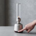 Sony   представили стильную стеклянную беспроводную колонку для дома