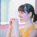 Зубная щетка нового поколения Y-Brush идеально чистит зубы за всего 10 секунд