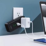 Зарядное устройство AUKE для смартфонов с тремя USB портами, не будет занимать ни одного гнезда в розетке