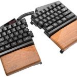 Полностью кастомизируемая Ultimate Hacking Keyboard клавиатура для профессионалов стоит 390$