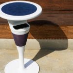 Suntable – революционных стол с солнечной батареей, беспроводным зарядным устройством и колонкой