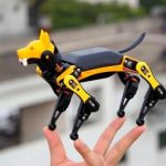 Робот-собака Bittle размером с человеческую руку для развлечений и исследовательских работ