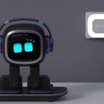 Настольный робот Emo с искусственным интеллектом не даст вам скучать