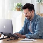 UGREEN X-Kit – металлическая подставка для ноутбука с интегрированным хабом