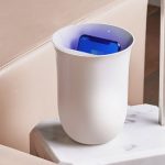 Горшок Lexon Oblio зарядит и продезинфицирует ваш смартфон