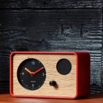 Минималистичный будильник в ретро стиле OneClock будет с утра ненавязчивой музыкой
