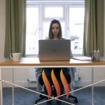 Стол Ökoform с подогревом коленей не даст замерзнуть вовремя работы за компьютером