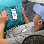 Подушка для смартфона Pocket Pillow, сделает использование смартфона удобнее лежа на диване