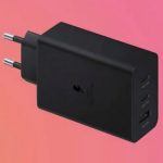 От нового мощного зарядного устройства Samsung Power Adapter Trio можно заряжать три гаджета одновременно
