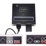 Игровая консоль TinyNES поддерживает работу с оригинальными картриджами видеоигр NES