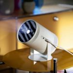 Samsung Freestyle – компактный проектор, который удобно брать с собой в дорогу