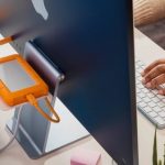 Twelve South BackPack  – алюминиевая полка для iMac для хранения внешней периферии