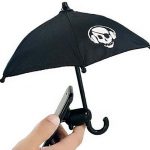 Зонтик для смартфона Phone Umbrella позволяет пользоваться смартфонами в солнечный день