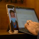 GODONUT MiNi — компактная подставка для смартфона