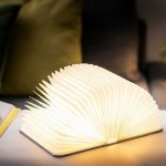 Gingko Smart Book Light – книга которую можно трансформировать в лампу