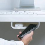 Hoollow  — 10 ваттное беспроводное зарядное устройство, которое прячется под столом