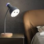 Умная лампа Werobot Pino Lamp может следить за книгой, чтоб на страницы попадал свет