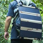 ES 30W – складная солнечная панель которую можно использовать как столик и носить на спине