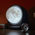 Moondial – реалистичный глобус Луны показывающий фазы луны