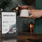 PocketBook выпустили новую водонепроницаемую электронную книгу InkPad Color 3 с цветным экраном