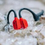 Suunto выпустили наушники Wing, основанные на костной проводимости, для использования на улице